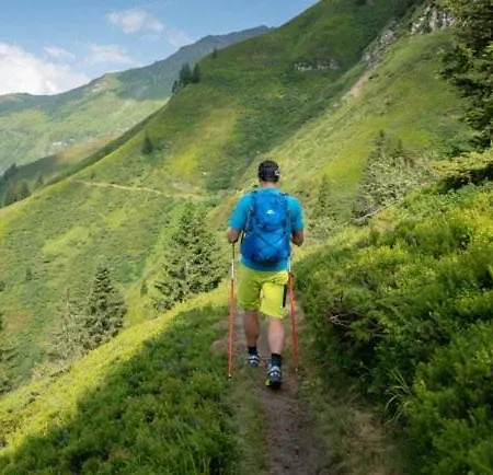 Sophie & Max In باد جاستاين